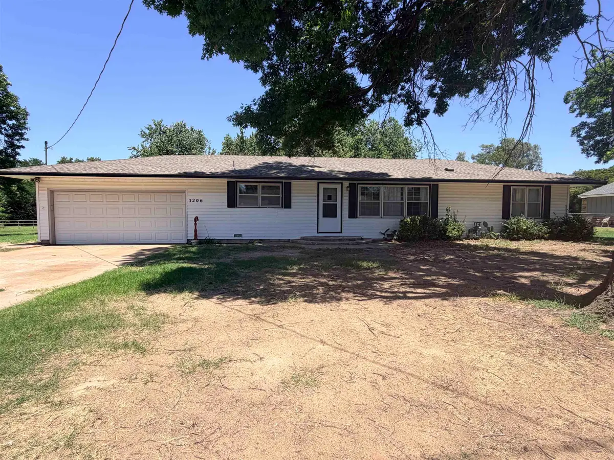 3206 W Chestnut Ave, Enid, OK 73703 - #1