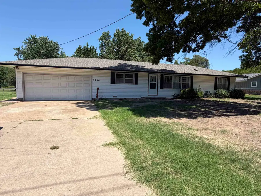 3206 W Chestnut Ave, Enid, OK 73703 - #3