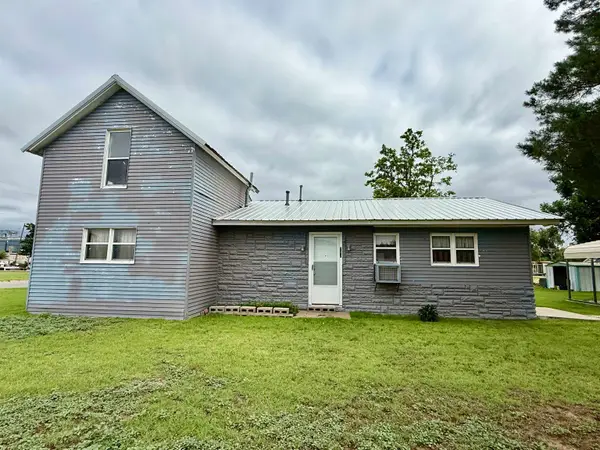 202 SE Third St, Laverne, OK 73848