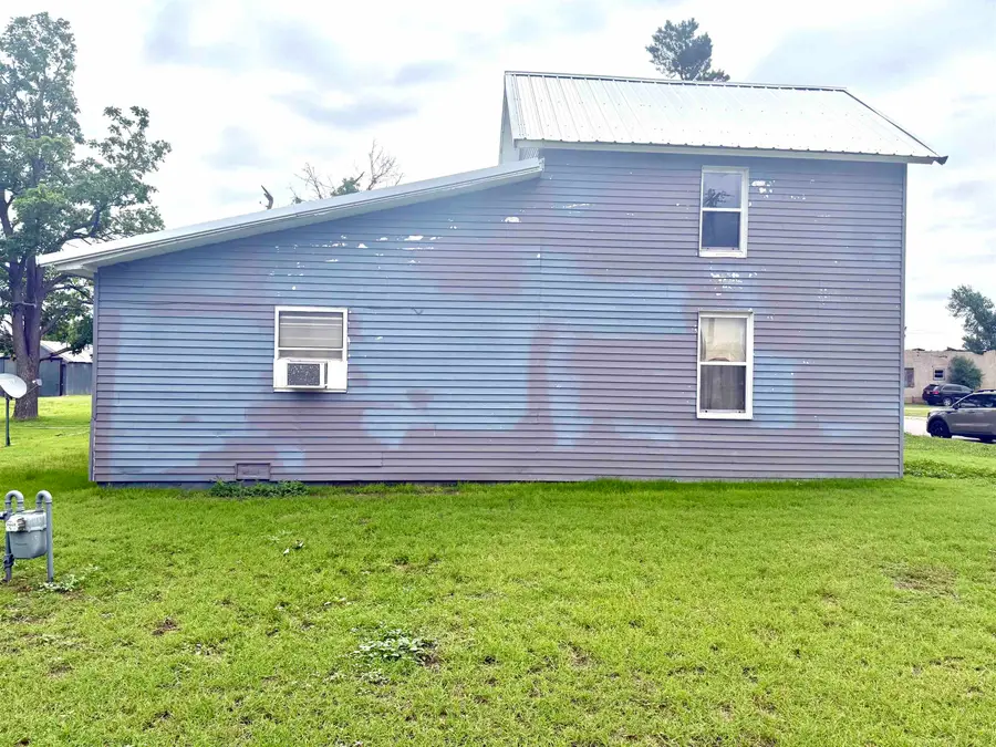 202 SE Third St, Laverne, OK 73848 - #3