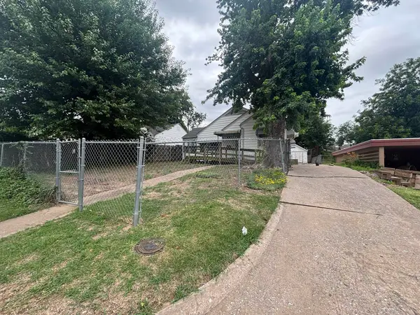 1913 E Maple Ave, Enid, OK 73701