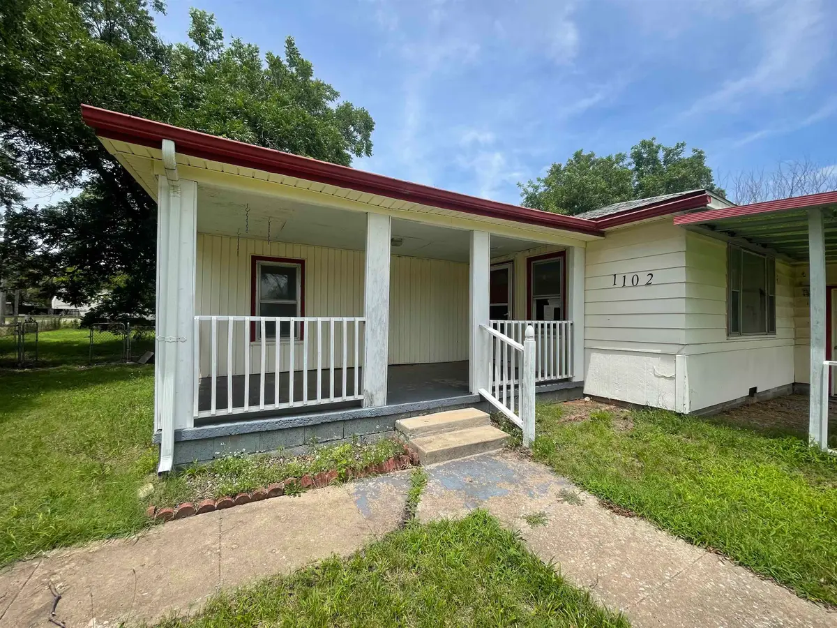 1102 Wilson Ave, Blackwell, OK 74631 - #1