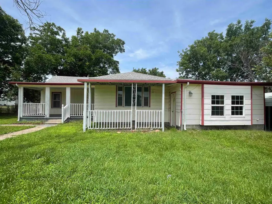 1102 Wilson Ave, Blackwell, OK 74631 - #2