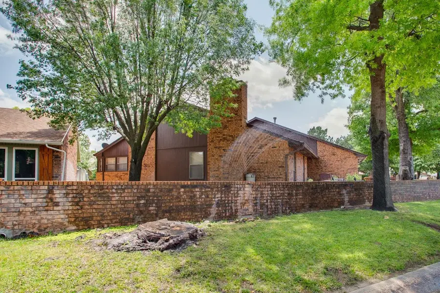 2417 Woodmoor Rd, Enid, OK 73703 - #3