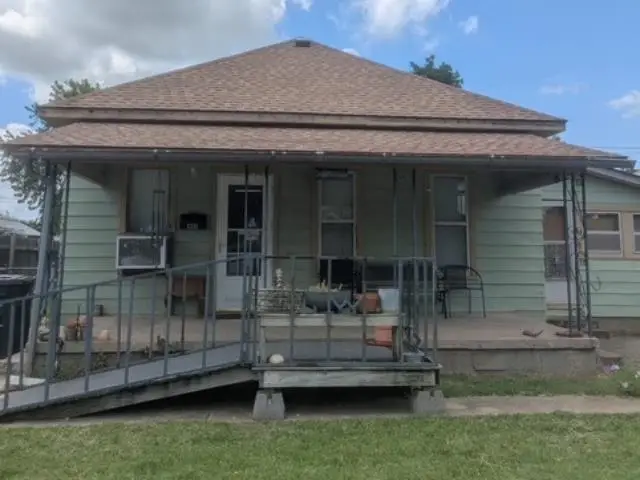 2111 E Walnut Ave, Enid, OK 73701 - #1