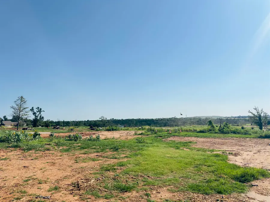725 Ridgeway Dr, Enid, OK 73701 - #2