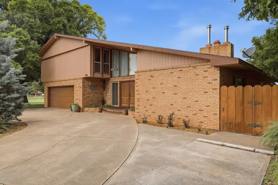 121 W 12th Street, Cherokee, OK 73728 - #2