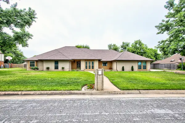 3401 Goldfinch Ln, Enid, OK 73703