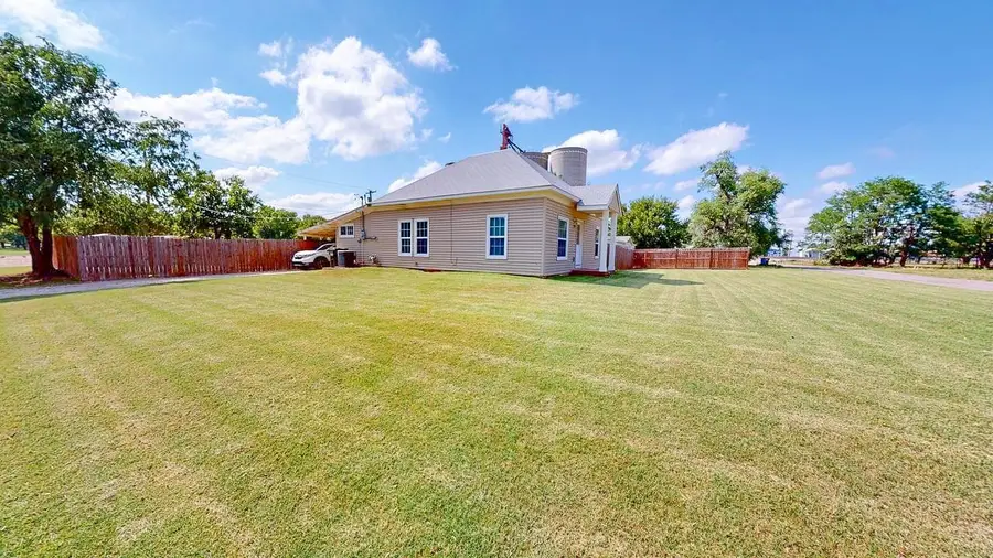 121 S Krouth, Mooreland, OK 73852 - #3