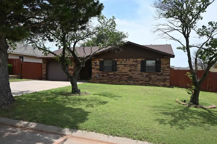 817 Lakeridge Dr, Woodward, OK 73801 - #2