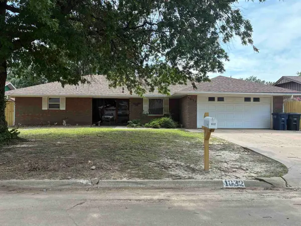 1032 Canterbury Rd, Enid, OK 73703
