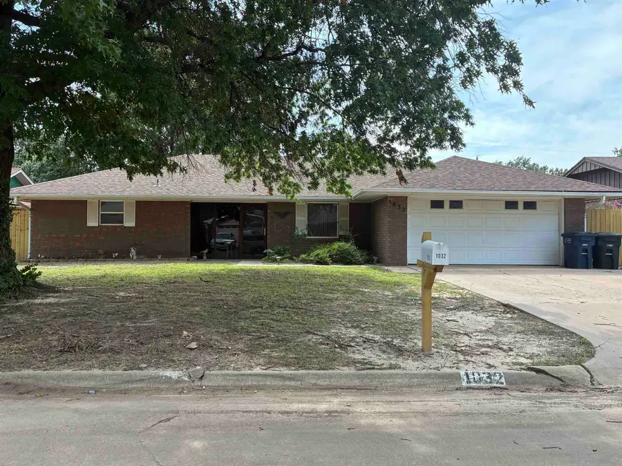 1032 Canterbury Rd, Enid, OK 73703 - #2