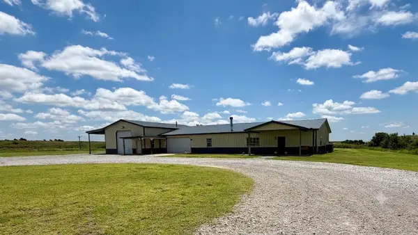 410 E First St, Vici, OK 73859-5421