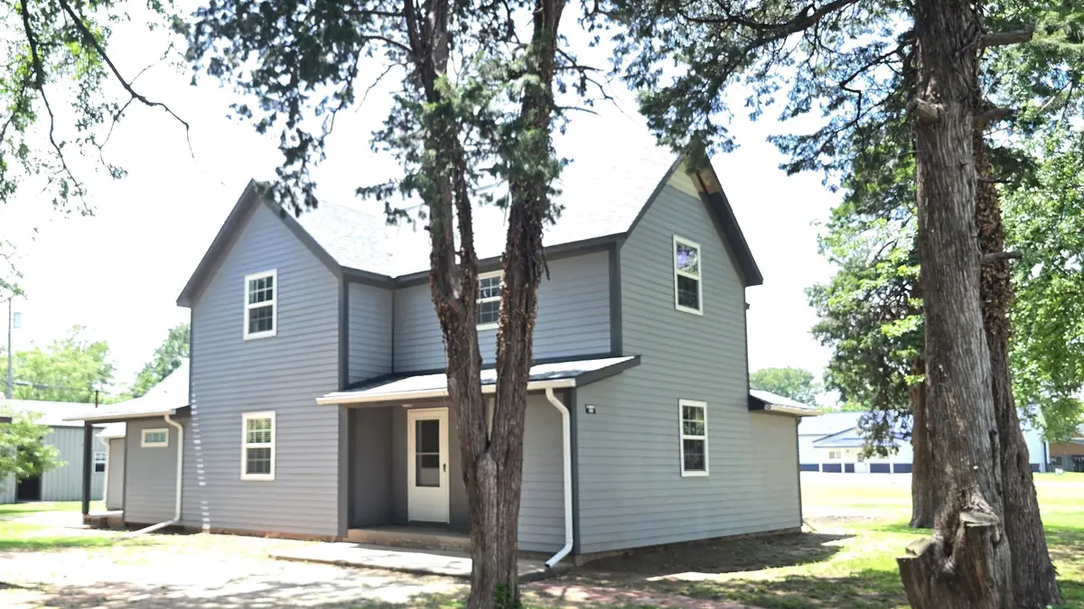 319 W Aspen Ave, Pond Creek, OK 73766 - #1