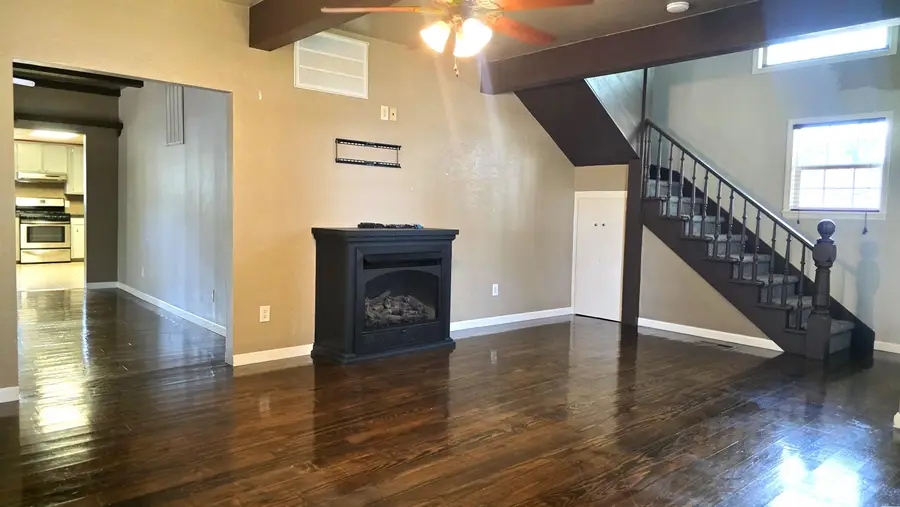 319 W Aspen Ave, Pond Creek, OK 73766 - #3