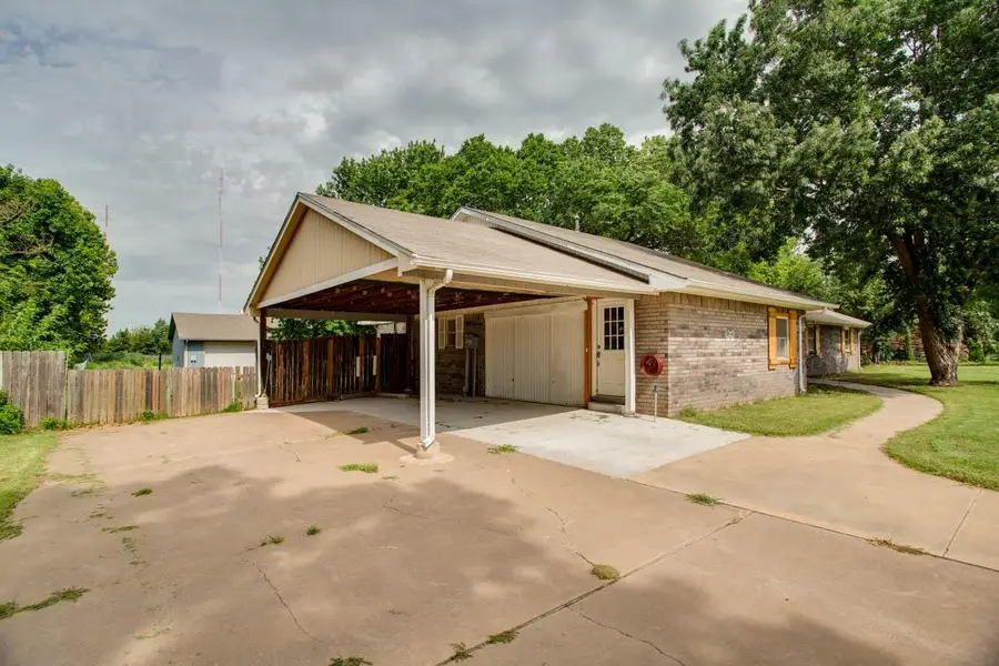 4212 Unruh Dr, Enid, OK 73703 - #2