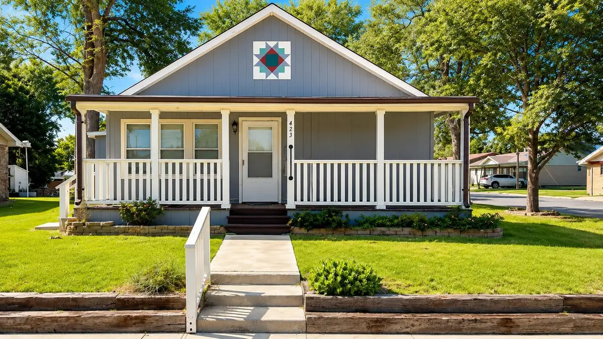 423 SW First St, Laverne, OK 73848 - #1