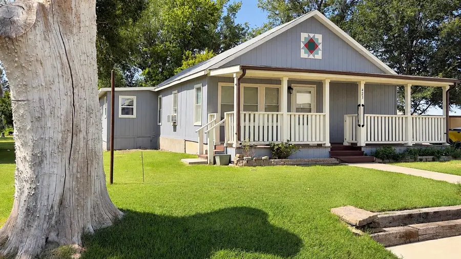 423 SW First St, Laverne, OK 73848 - #2