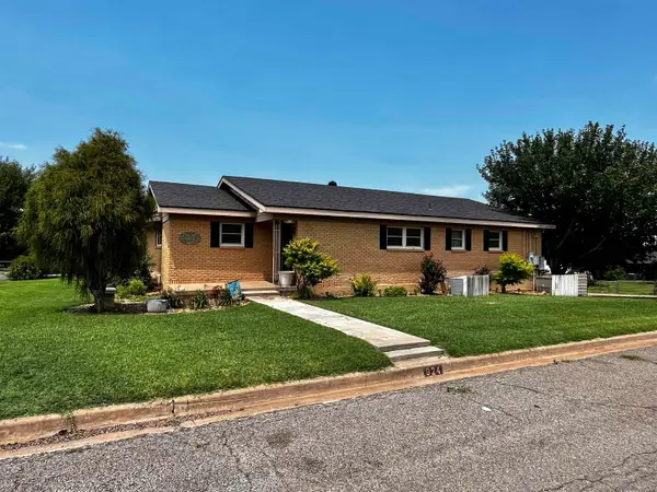 924 W 5th Street, Beaver, OK 73932