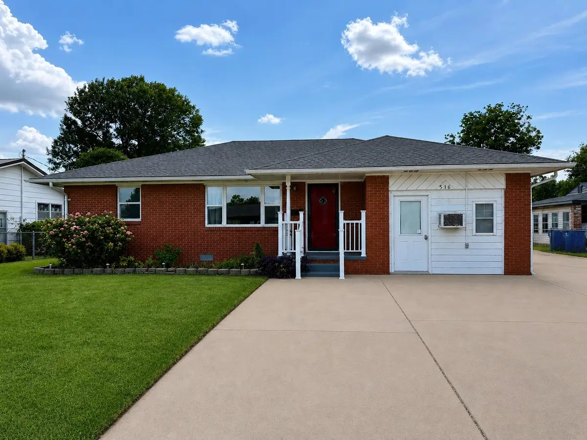 516 S Oak, Hennessey, OK 73742 - #1