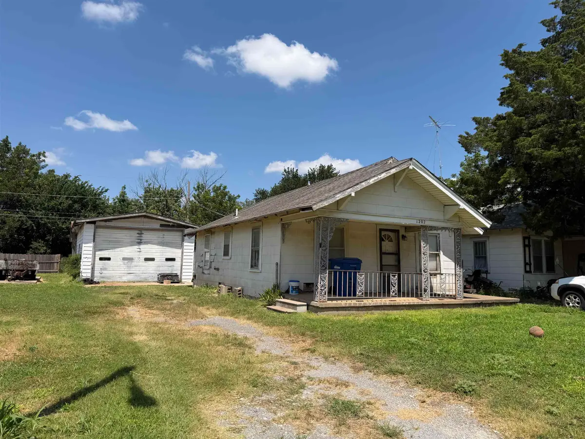 1202 N 12th St, Enid, OK 73701 - #1