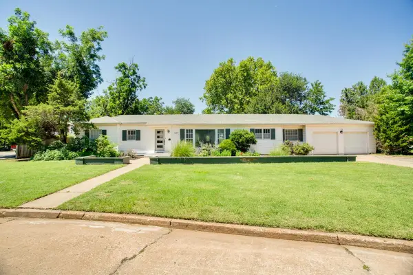 1207 Sunset Ave, Enid, OK 73703