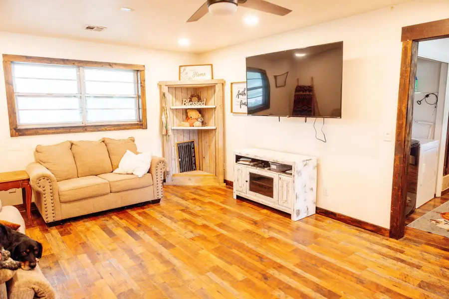 805 N Oakwood Rd, Enid, OK 73703 - #2