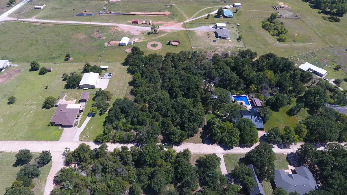 18 Country Club Dr, Hennessey, OK 73742 - #1