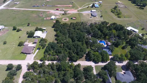 18 Country Club Dr, Hennessey, OK 73742