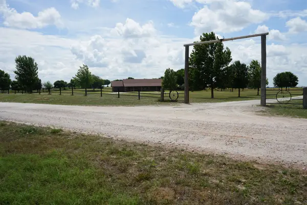213719 E County Road 42, Mooreland, OK 73852-0000