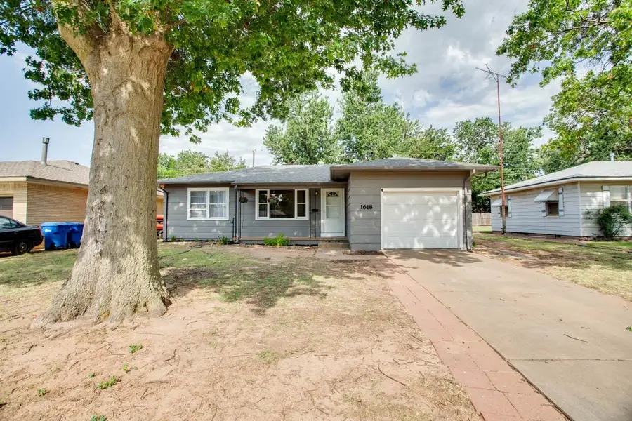 1618 S Johnson St, Enid, OK 73703 - #2