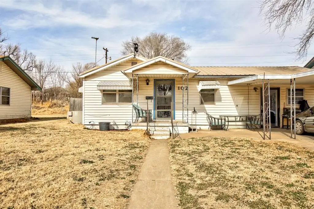 102 Village Dr, Watonga, OK 73772 - #1