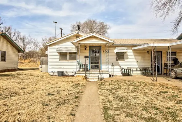 102 Village Dr, Watonga, OK 73772