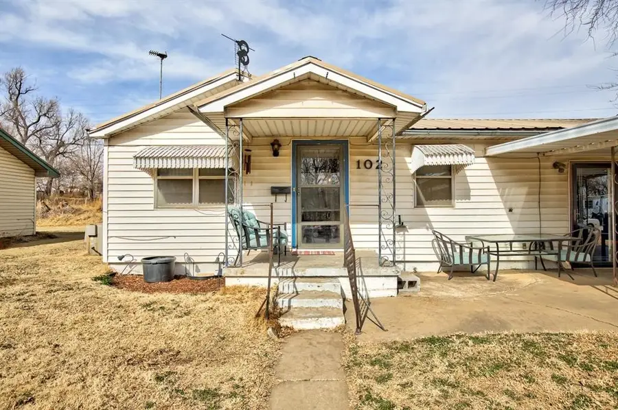102 Village Dr, Watonga, OK 73772 - #3