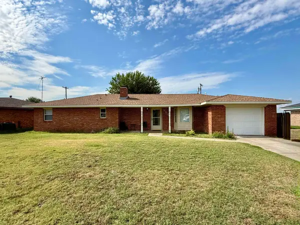 822 Kelli Dr, Watonga, OK 73772