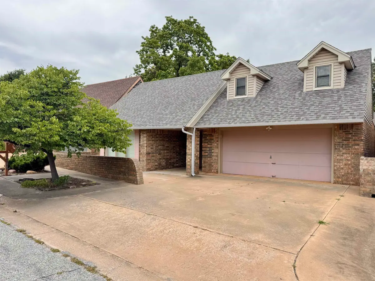 2446 Sherwood Dr, Enid, OK 73703 - #1