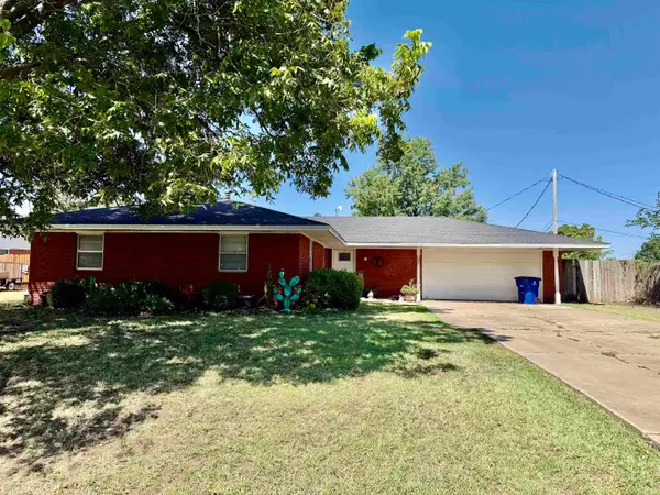 526 Ridgewood St, Enid, OK 73701
