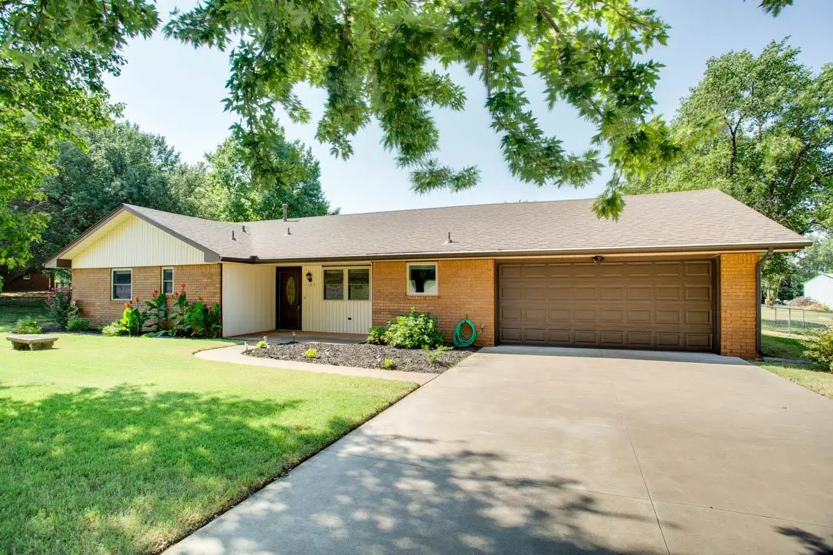 105 Helen Cir, Enid, OK 73703 - #1