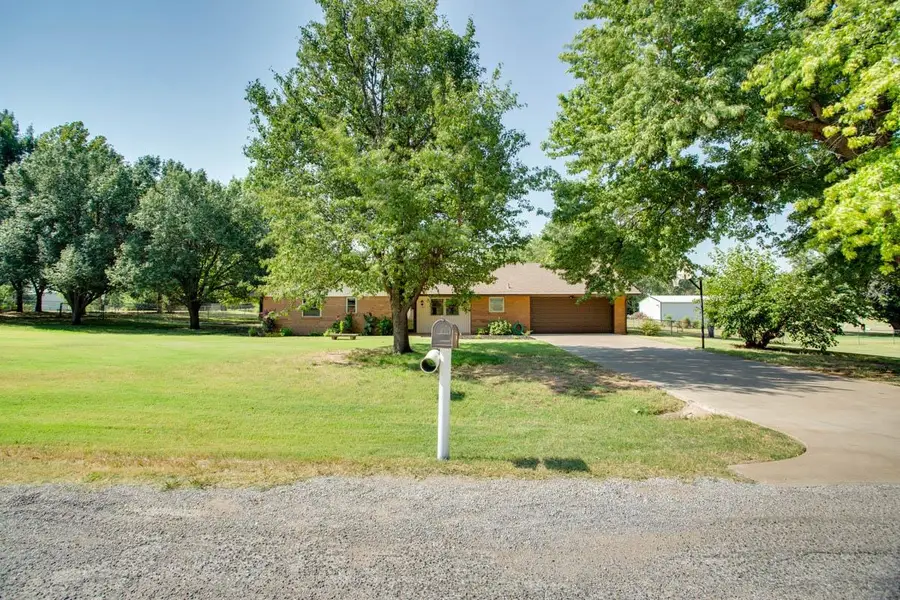 105 Helen Cir, Enid, OK 73703 - #2