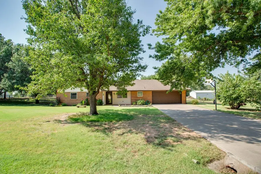 105 Helen Cir, Enid, OK 73703 - #3