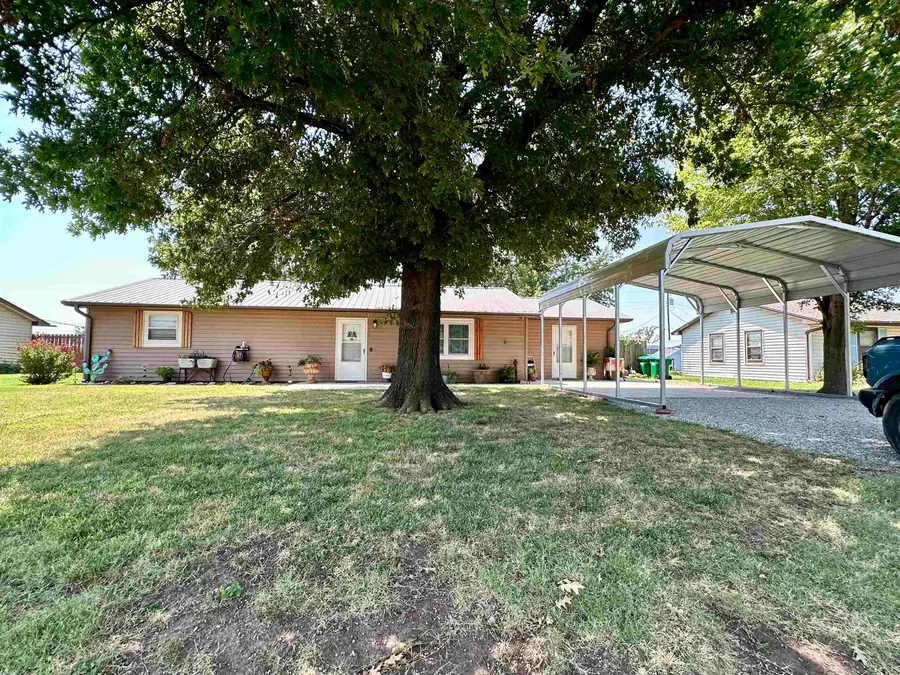 607 W Aspen Ave, Pond Creek, OK 73766 - #3