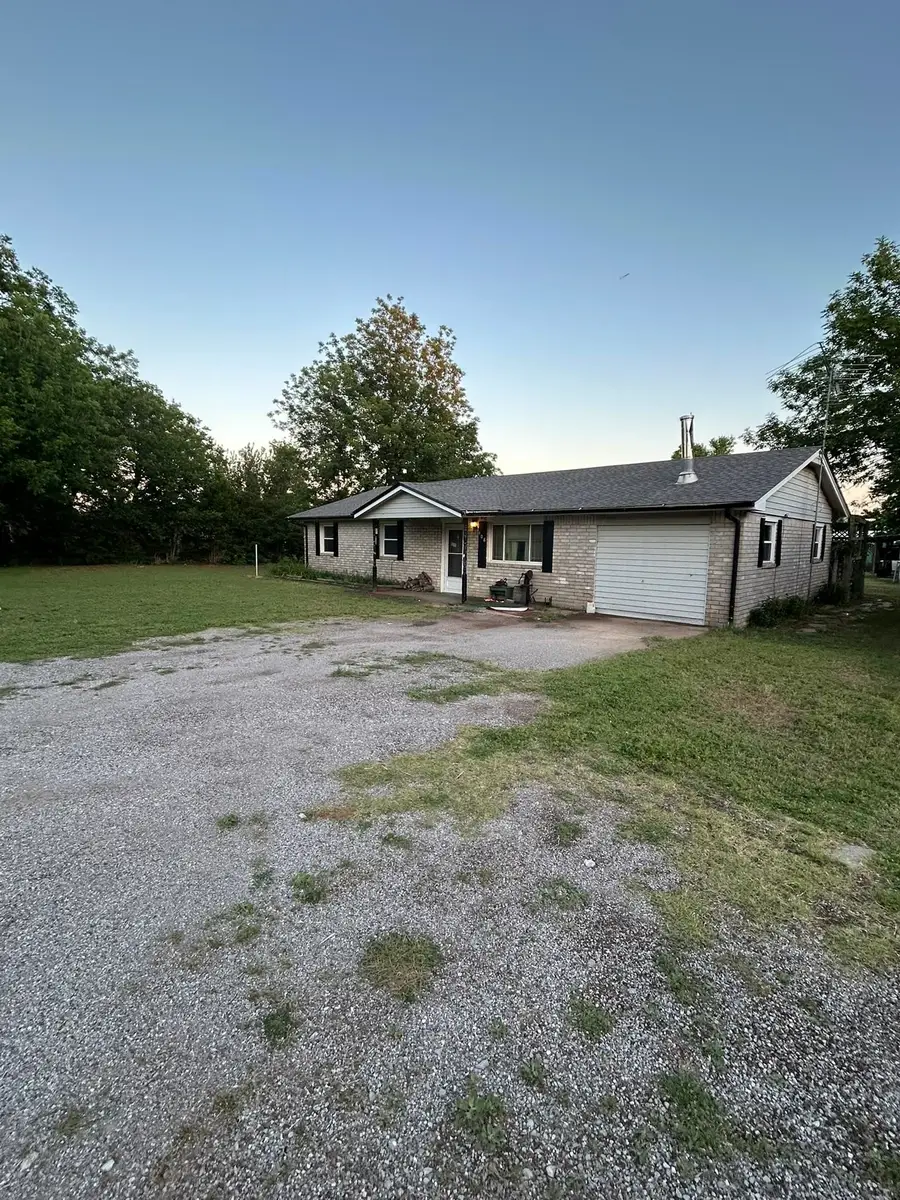 408 Cedar Street, Hennessey, OK 73742 - #3