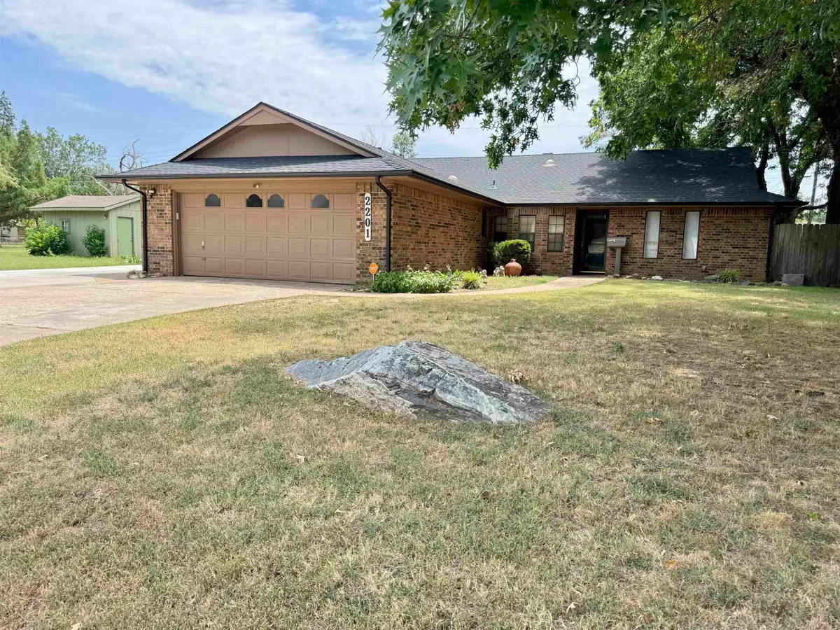 2201 E Cedar Ave, Enid, OK 73701 - #1