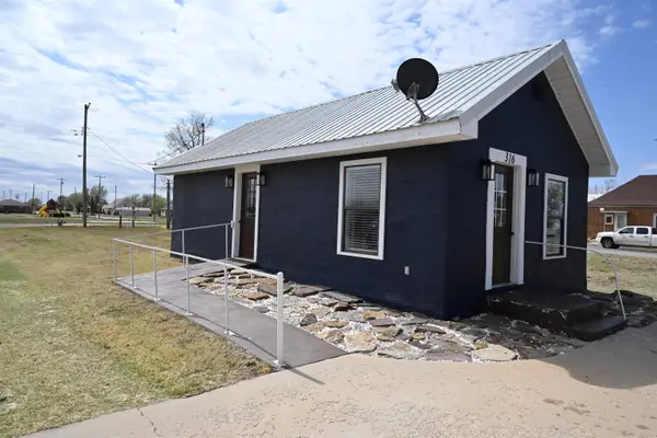318 W Broadway, Vici, OK 73859
