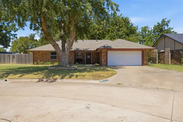 2722 Sunnybrook Cir, Enid, OK 73703