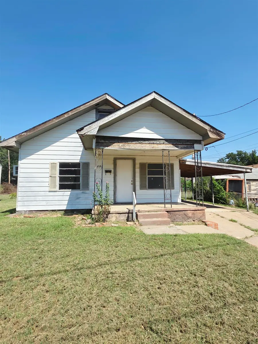 217 S 18th, Enid, OK 73701 - #2
