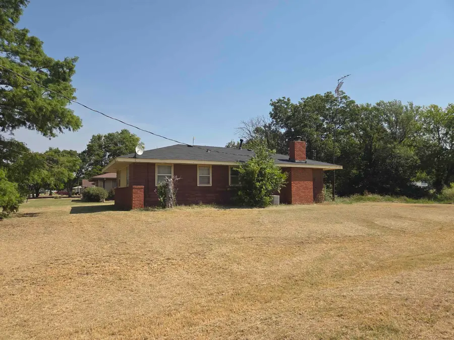 514 N Young St, Billings, OK 74630 - #2
