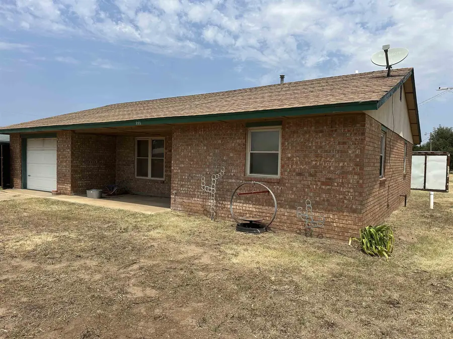 211 E Ninth St, Vici, OK 73859 - #3