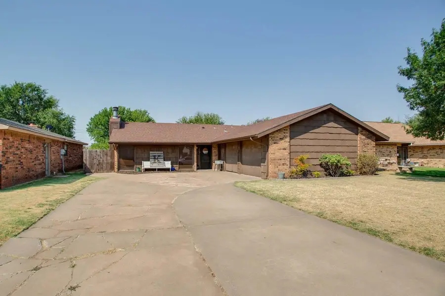 2410 Constitution Ave, Enid, OK 73703 - #2