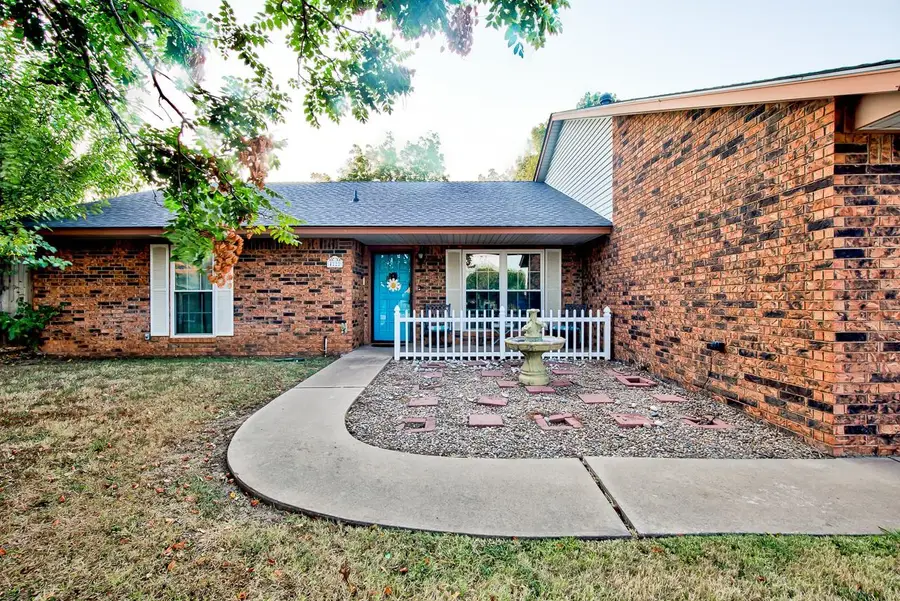 4222 Patrick Henry Pl, Enid, OK 73703 - #3